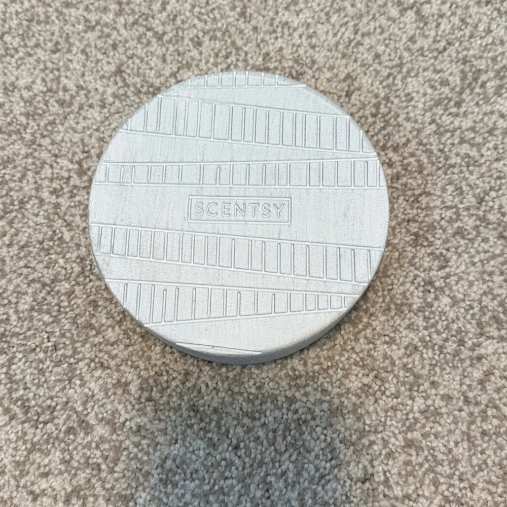 Scentsy Warmer Pedestals - Picture 4 of 7